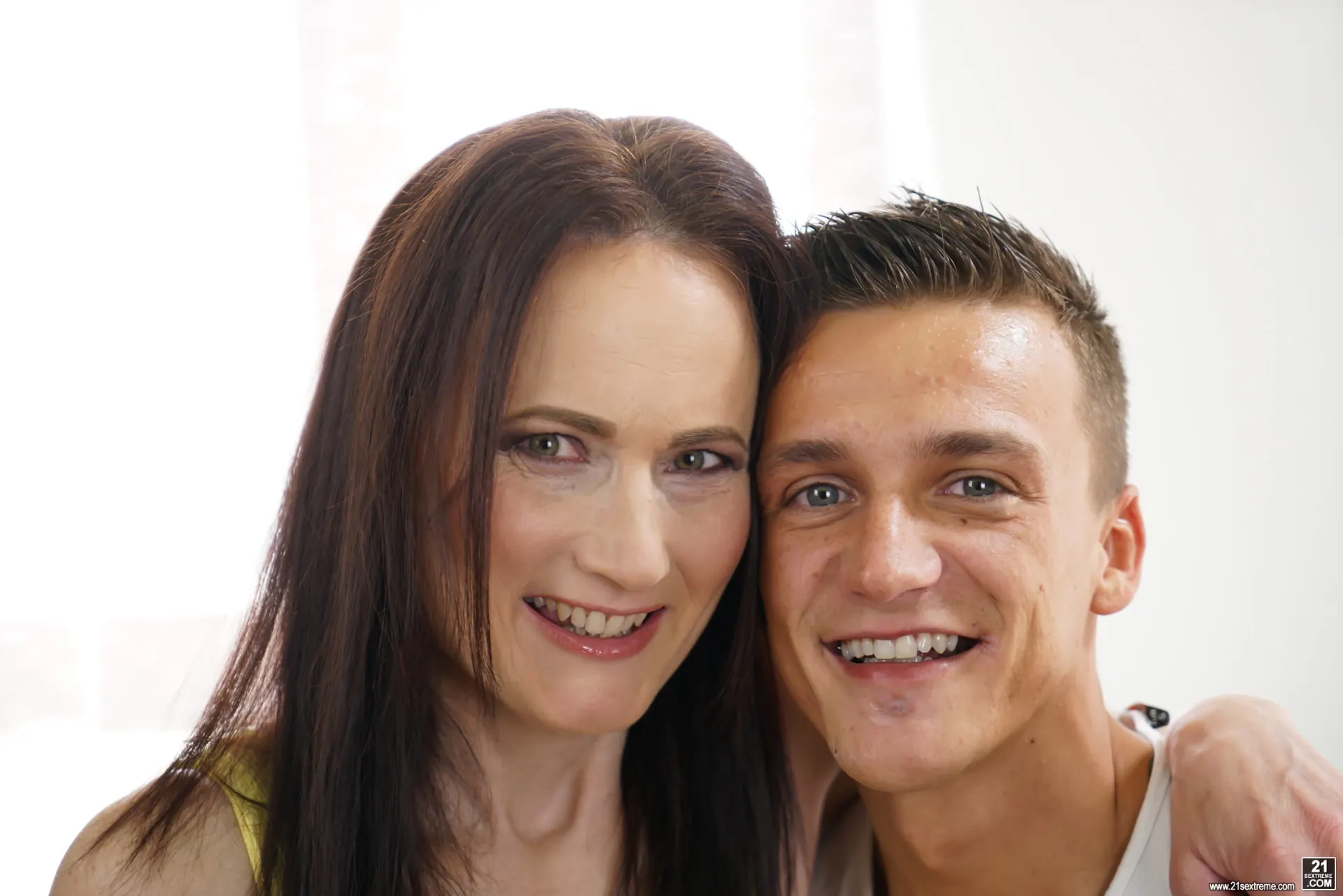 21Sextury 'Cum-covered Granny' starring Alice Sharp (Photo 28)