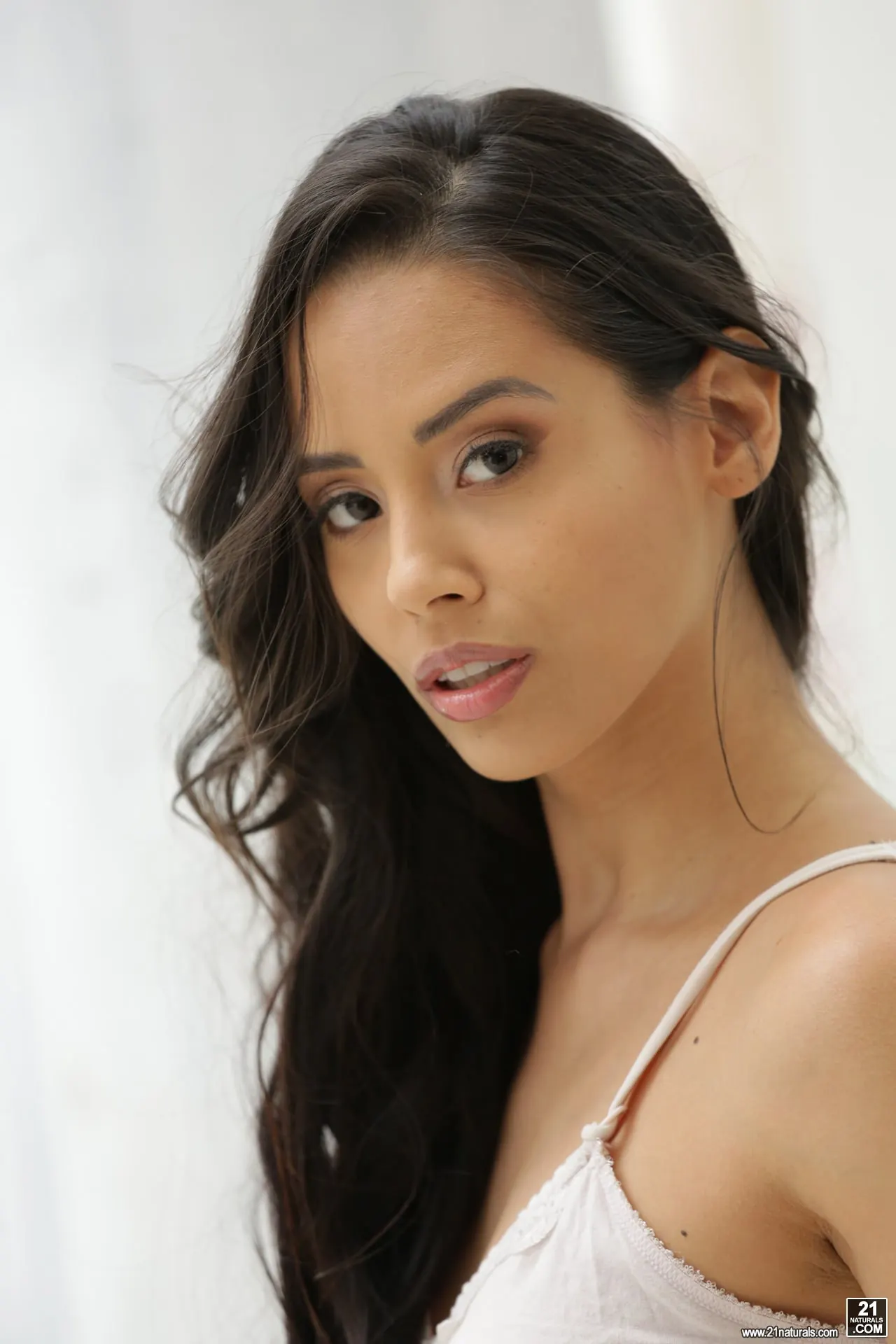 21Sextury 'Long Haired Beauty' starring Andreina de Luxe (Photo 30)