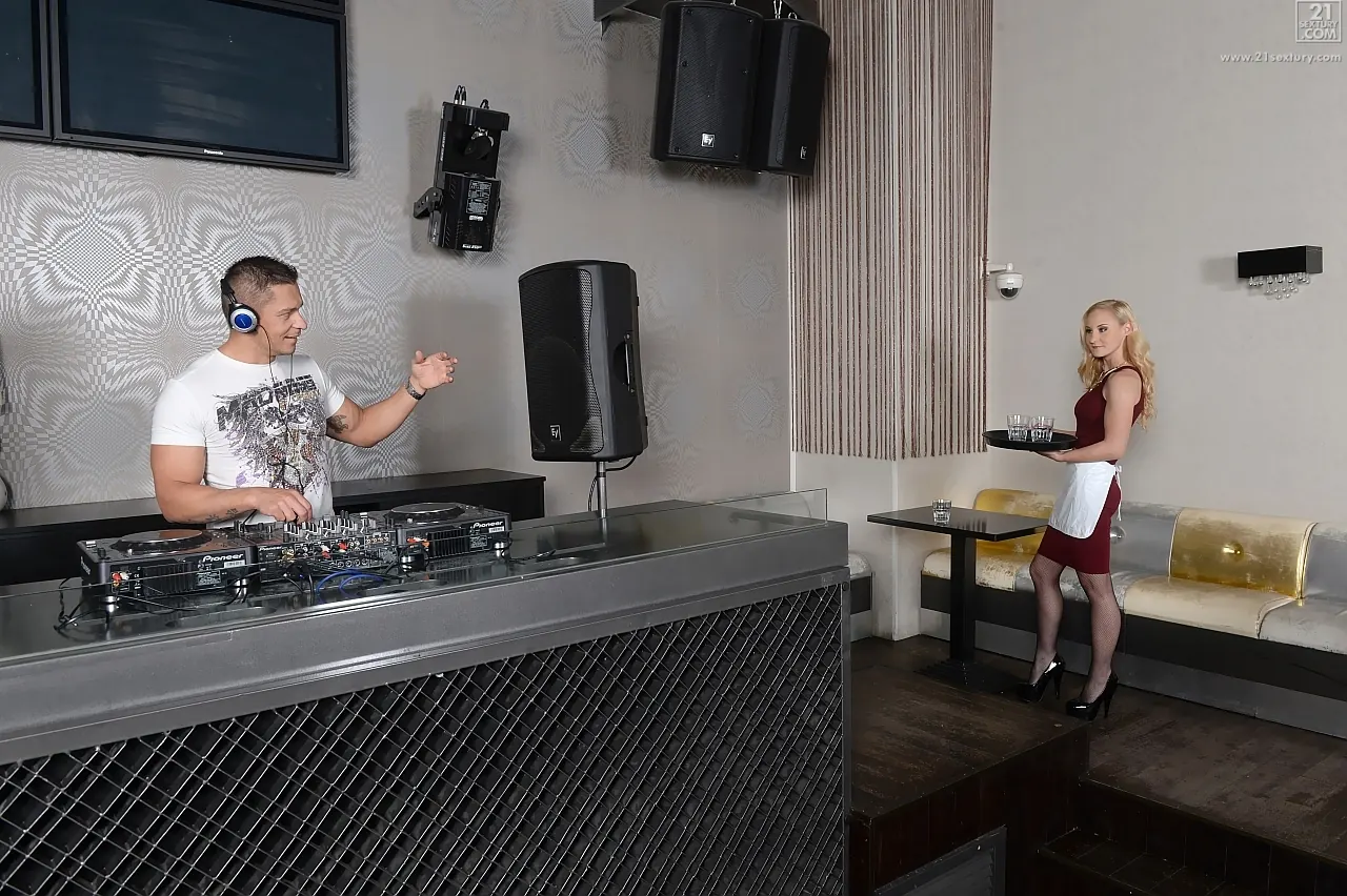 21Sextury 'Spin like a record' starring Helena Valentine (Photo 34)