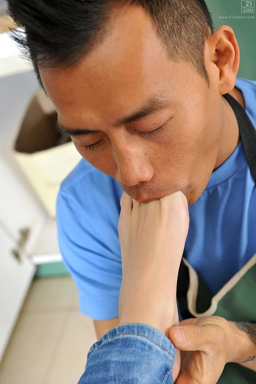 21Sextury 'Beautiful Babes with French Pedicure' starring Jennifer Dark (Photo 21)