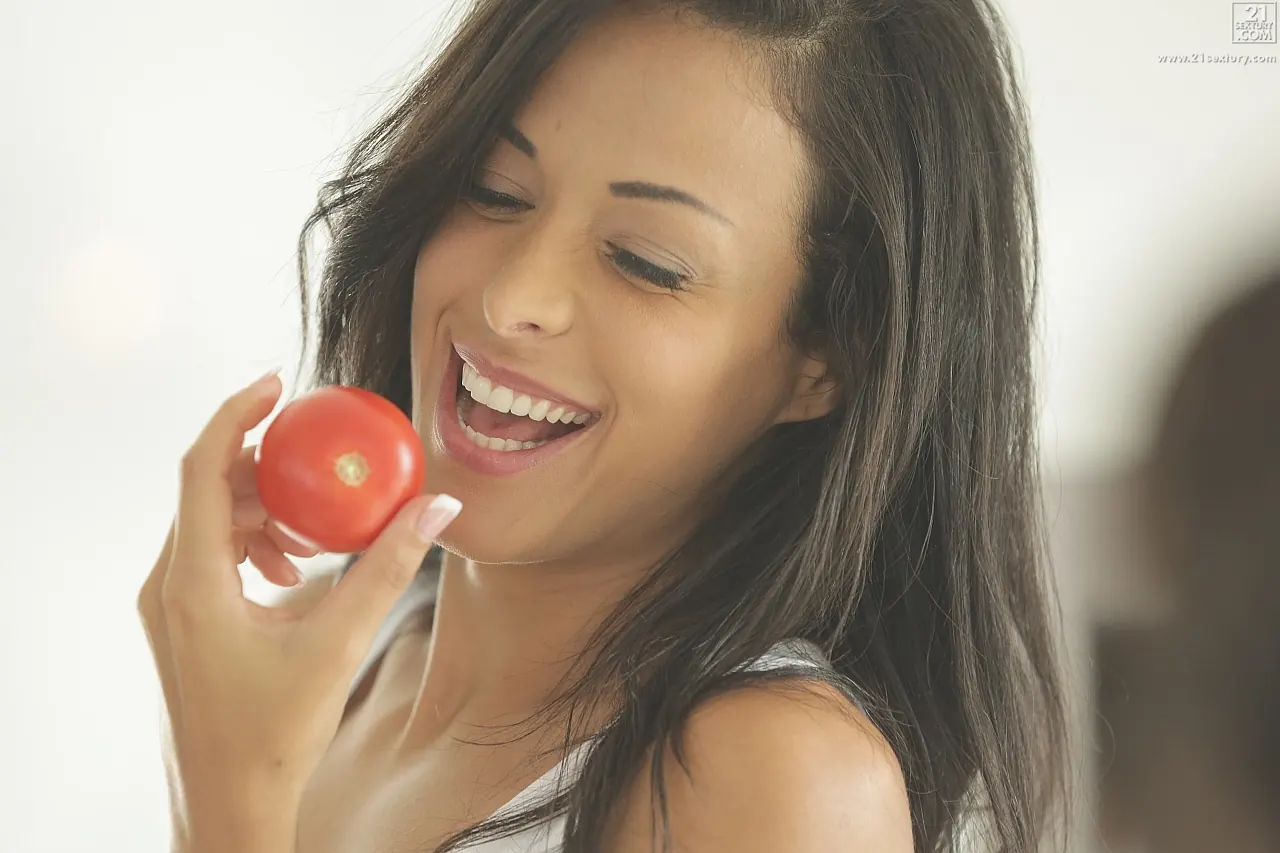 21Sextury 'Joyful Life' starring Layla Sin (Photo 28)