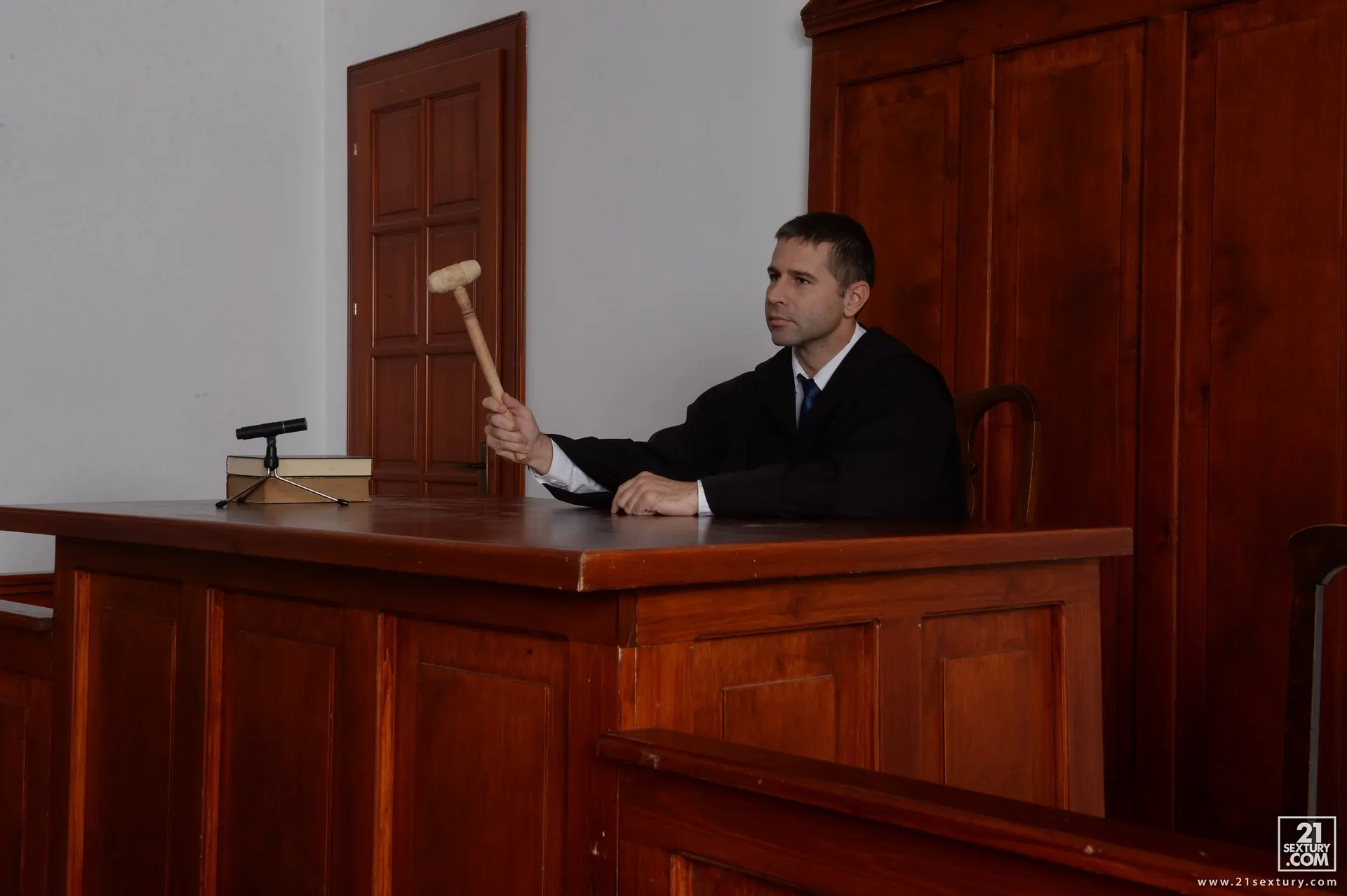 21Sextury 'Dynamic Duo... Trio! - Part 1' starring Leanna Sweet (Photo 11)