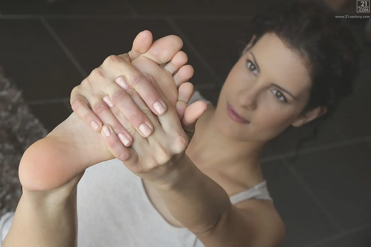 21Sextury 'Flexy Feet' starring Leanna Sweet (Photo 14)