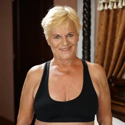 Lili in '21Sextury' Auntie Lili Is Back (Thumbnail 1)