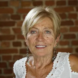 Malya in '21Sextury' Taking Grandma's Picture (Thumbnail 9)