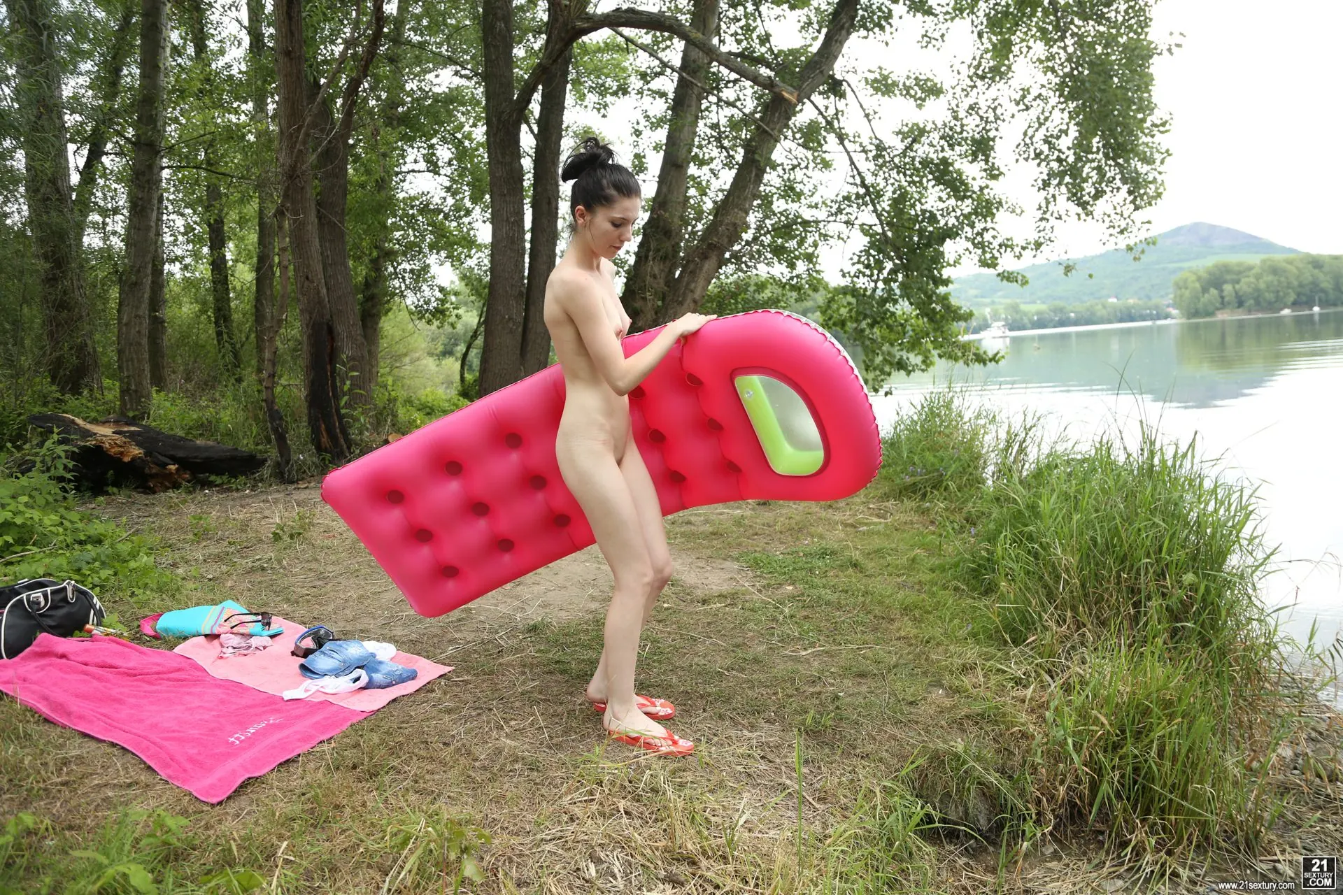 21Sextury 'Sex On The Beach' starring Mia Evans (Photo 3)