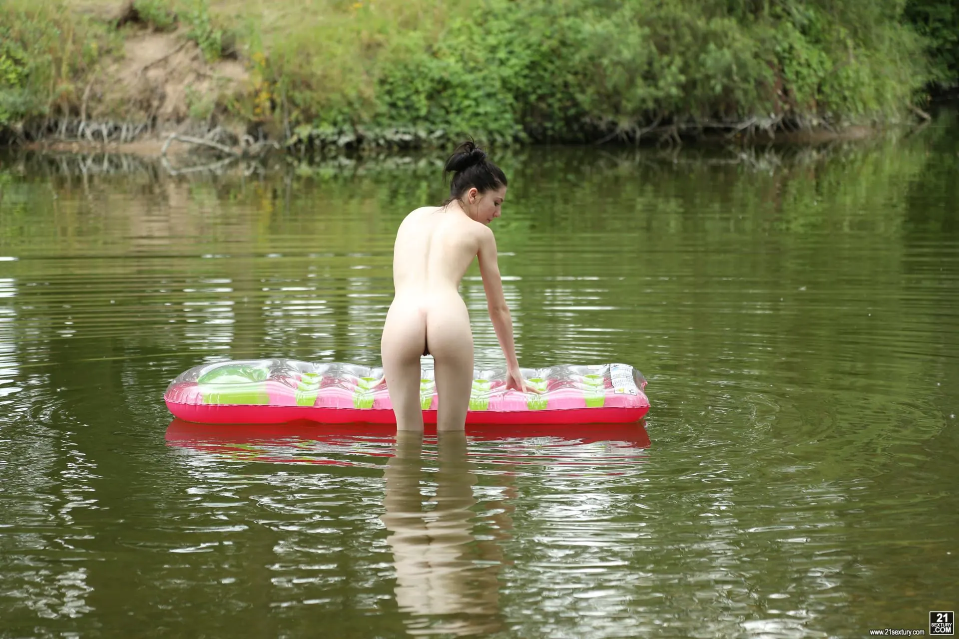 21Sextury 'Sex On The Beach' starring Mia Evans (Photo 4)