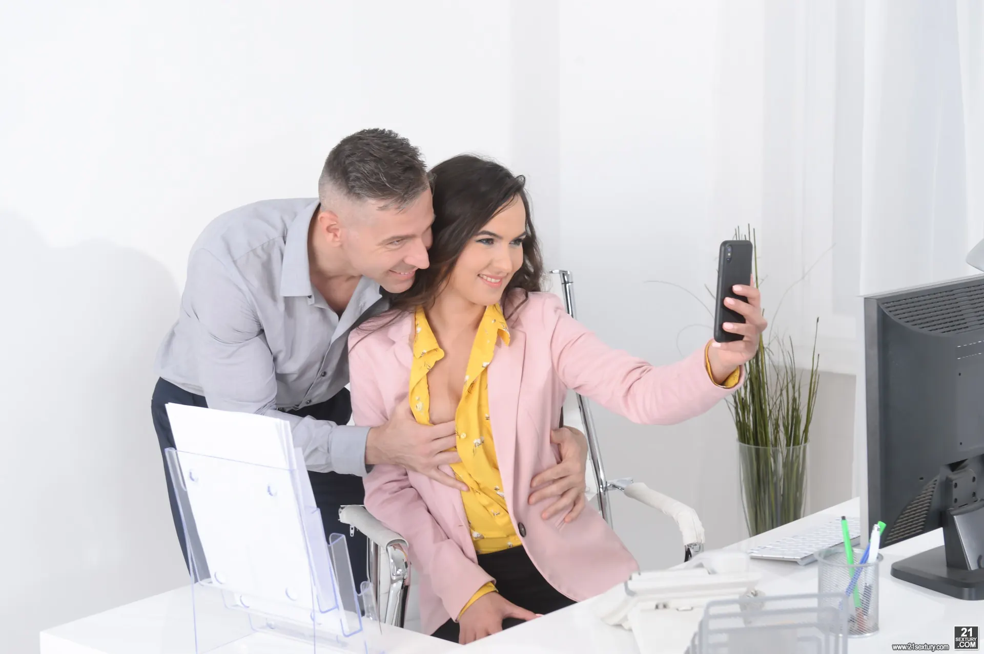 21Sextury 'The Office Vibe' starring Monica Brown (Photo 30)