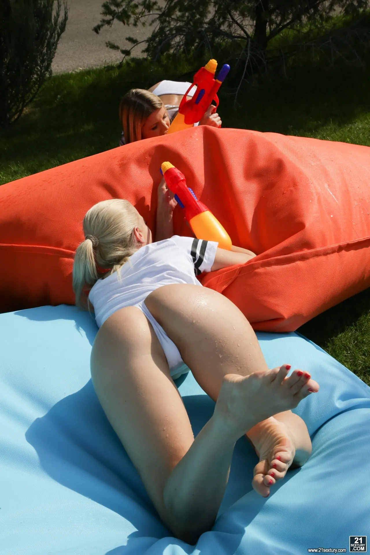 21Sextury 'Wet T-Shirts' starring Nesty (Photo 24)