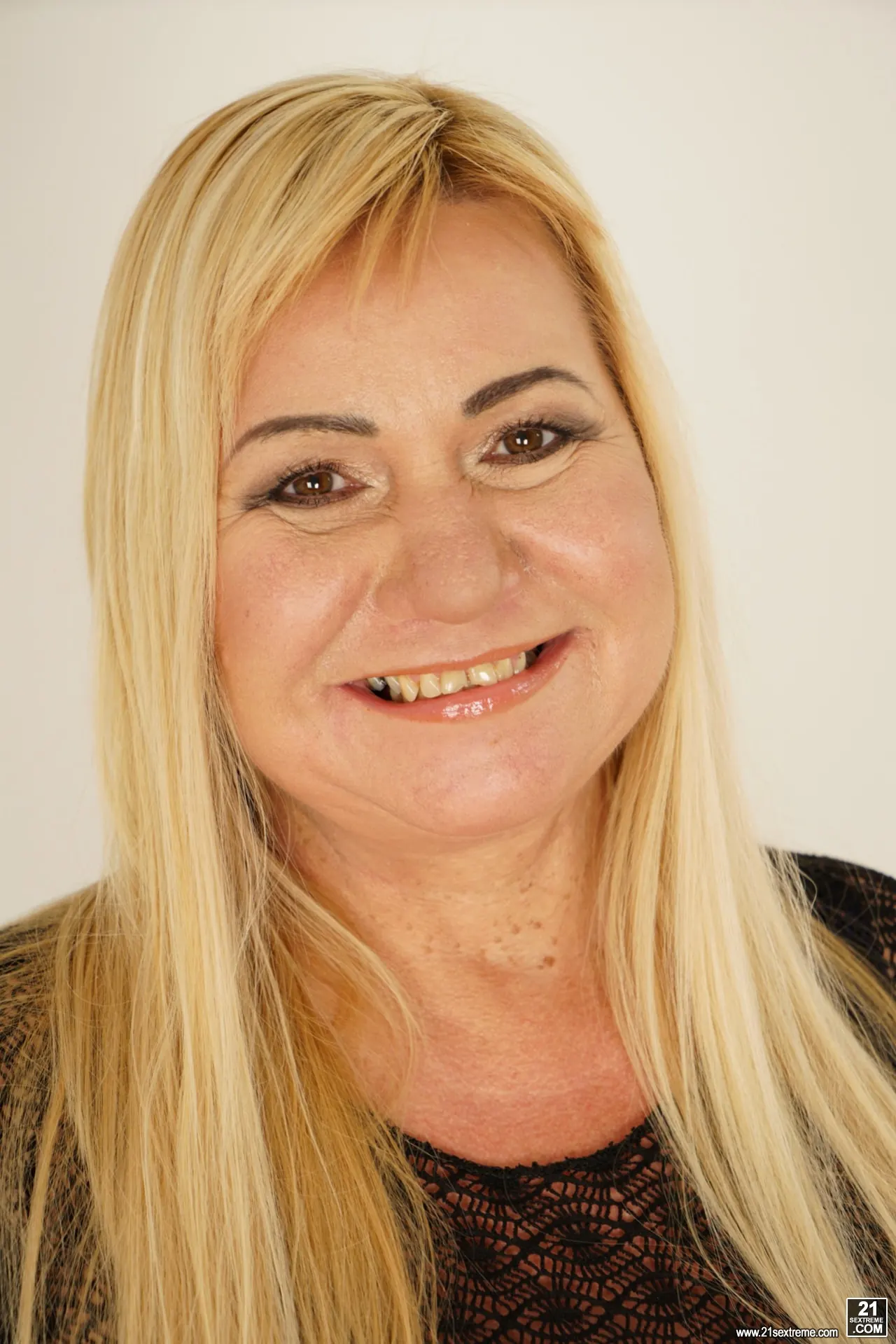 21Sextury 'Granny Loves Big Dick' starring Pam Pink (Photo 7)