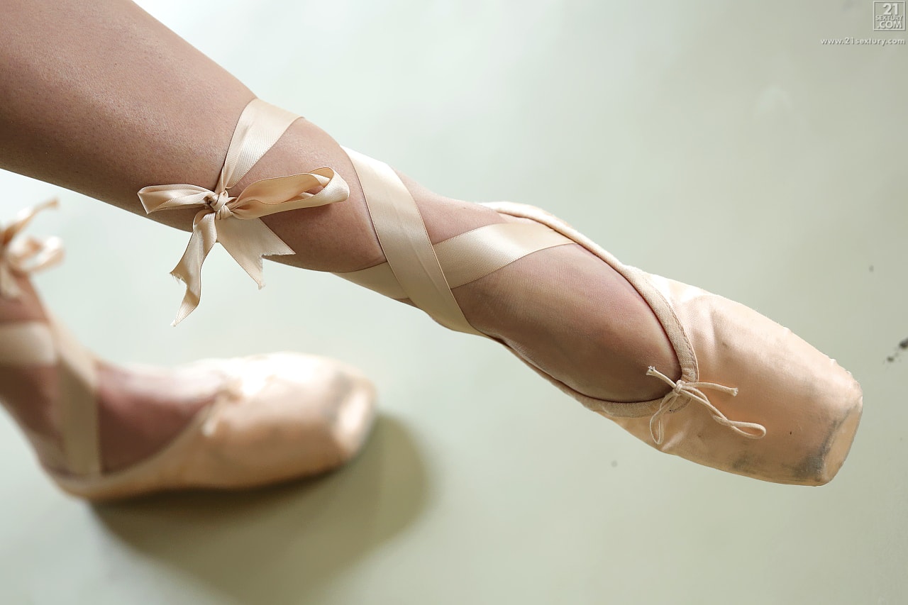 21Sextury 'The Feet of a Ballerina' starring Sicilia (Photo 15)