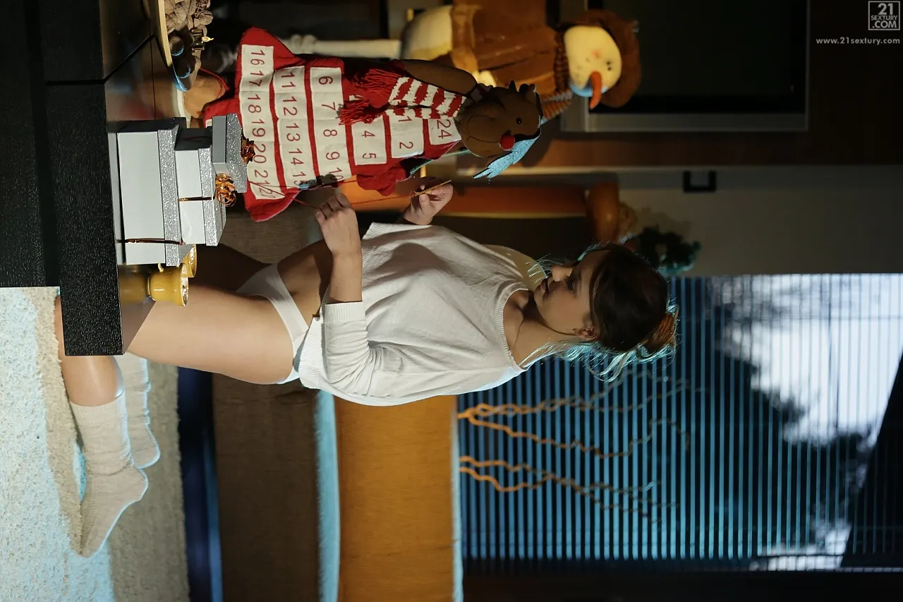 21Sextury 'Unboxing' starring Taylor Sands (Photo 12)