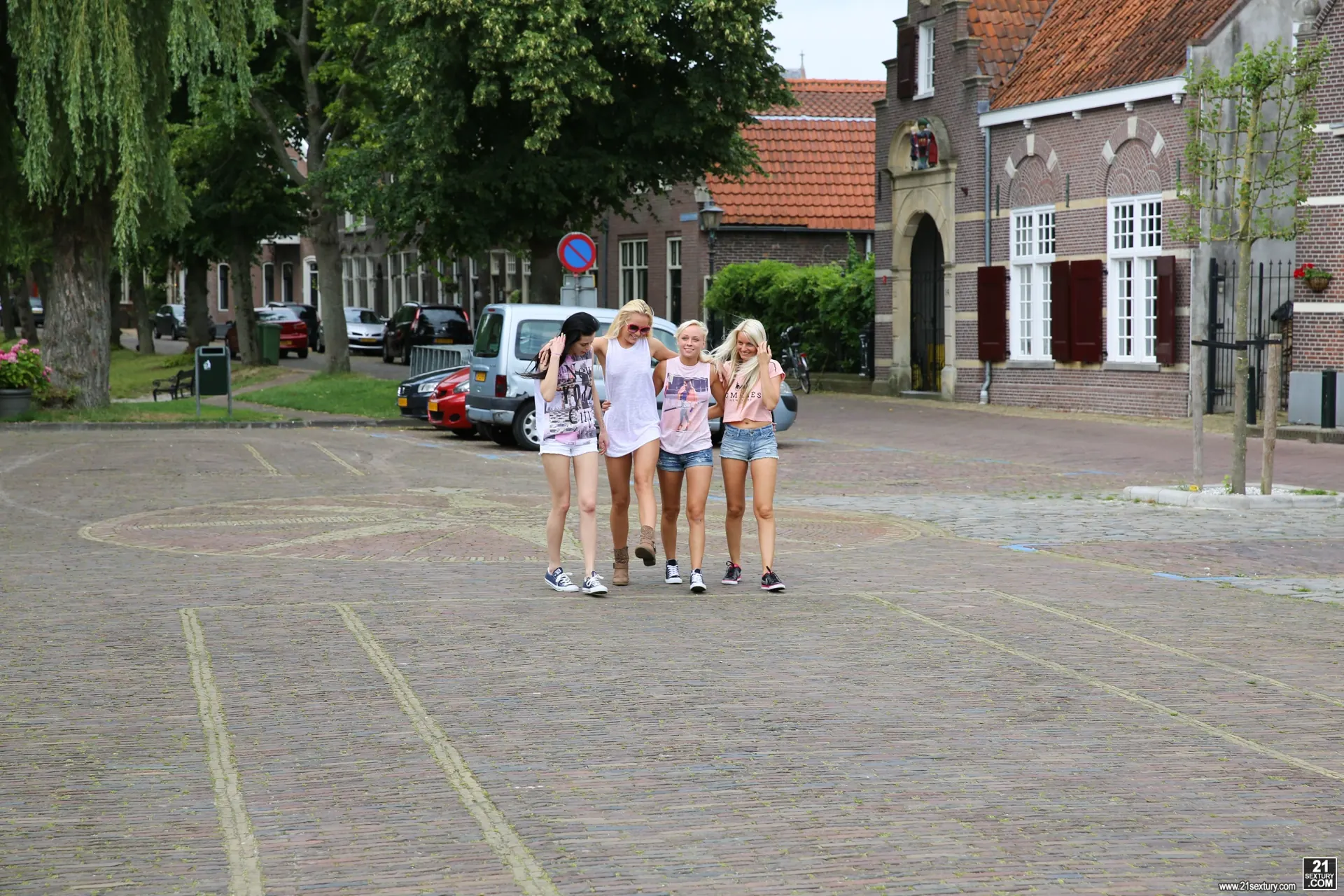 21Sextury 'Four Babes On A Boat' starring Vanda (Photo 22)