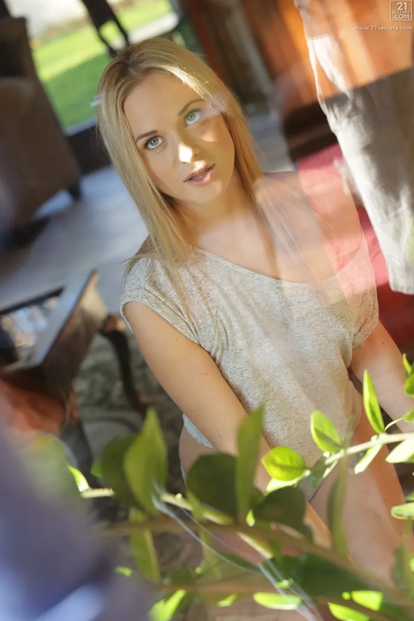 21Sextury 'The Taste of Her Fruit' starring Vinna Reed (Photo 8)