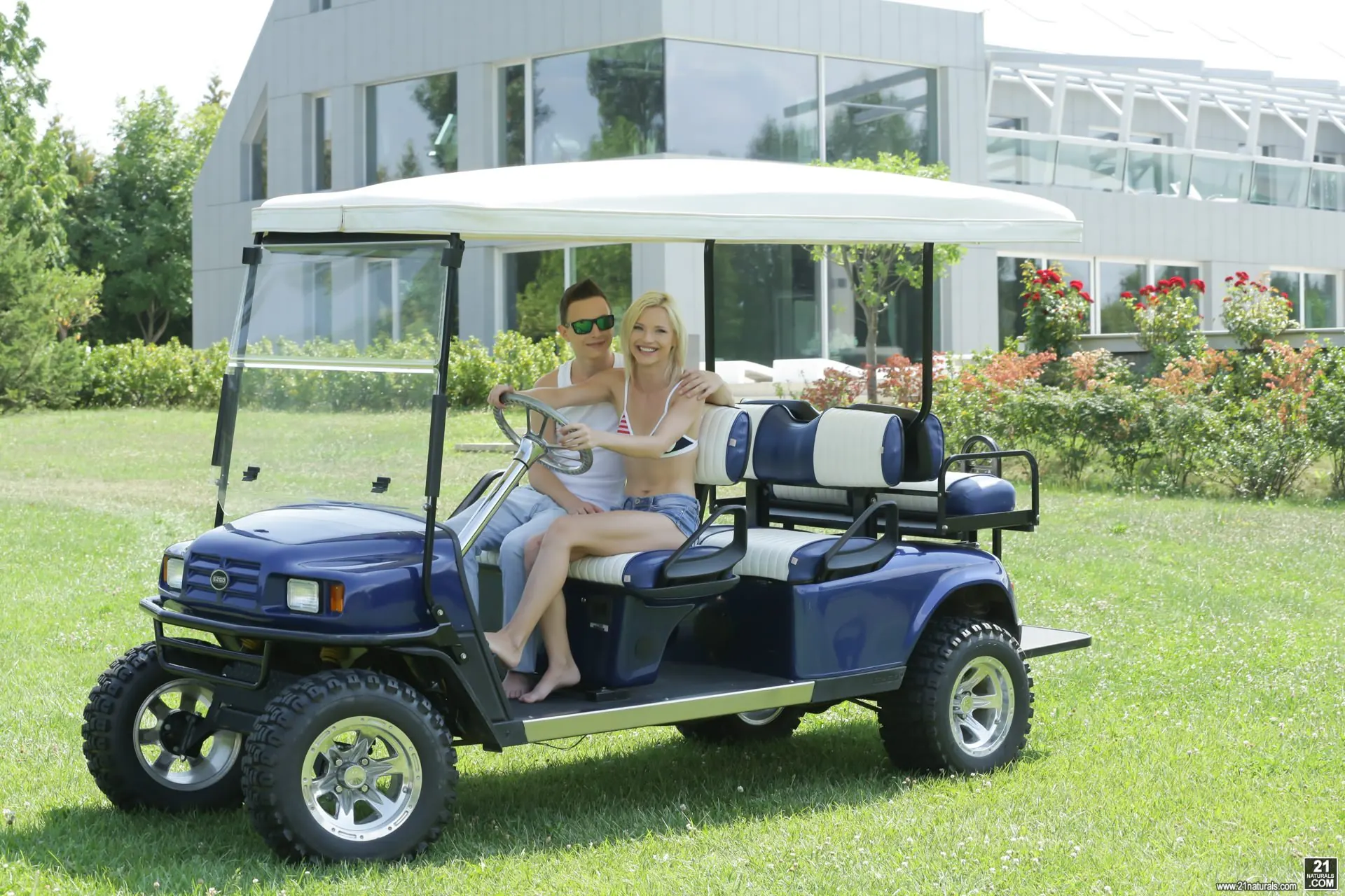 21Sextury 'Fun and Games' starring Zazie Skymm (Photo 8)